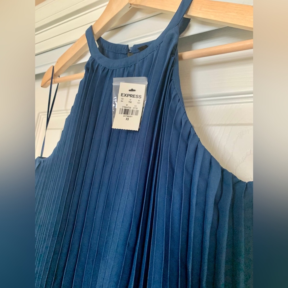 Express Dress - Picture 3 of 13